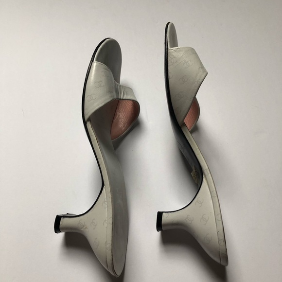✨RARE✨ Chanel White Monogram Kitten Heels - Picture 5 of 8